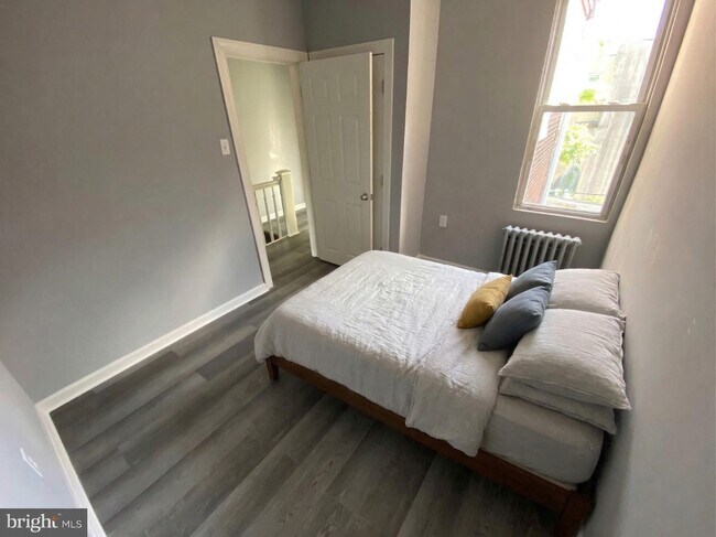 Building Photo - 618 W Mayfield St