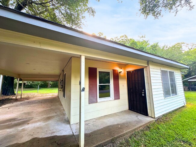 Building Photo - 1616 Gilda Cir