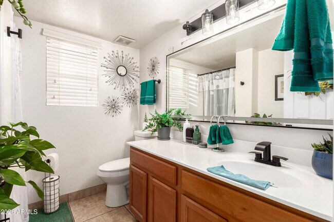 Building Photo - 13829 W Rovey Ave