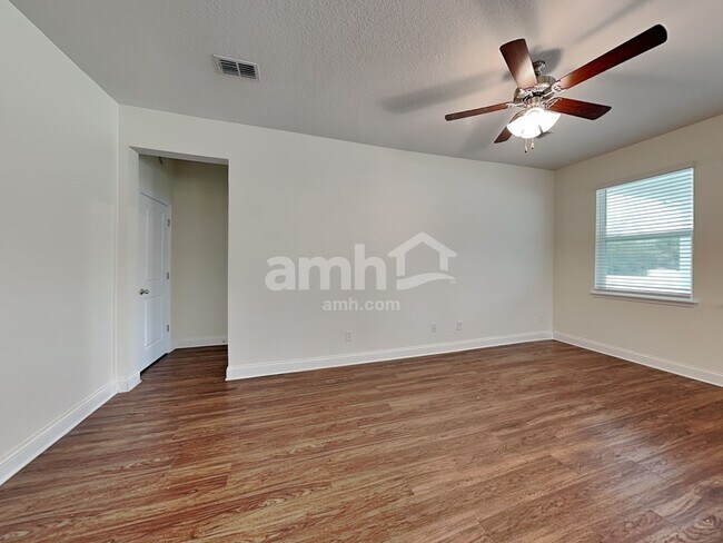 Building Photo - 900 Summer Stone Loop