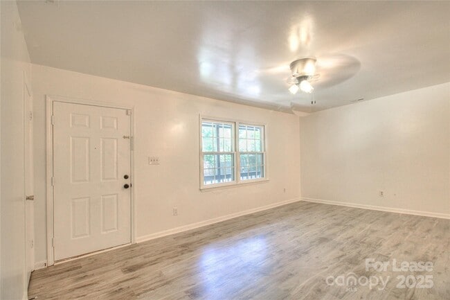 Building Photo - 614 Teresa Cir