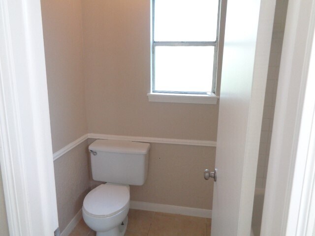 Building Photo - 802 Baltic Ln