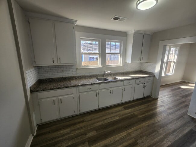 Building Photo - Total-Privacy Property: 3 Bedroom with Big Backyard