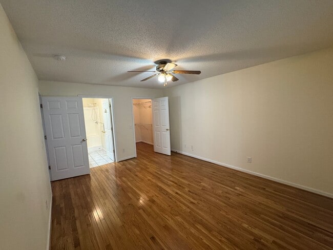 Building Photo - Charming Updated Townhouse in Bristol, VA