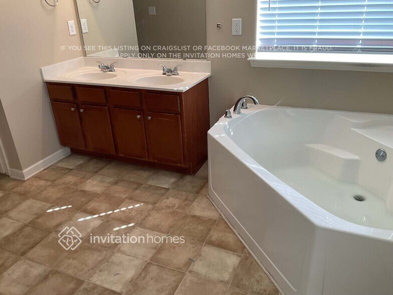 Building Photo - 1896 Logan Ridge Cir