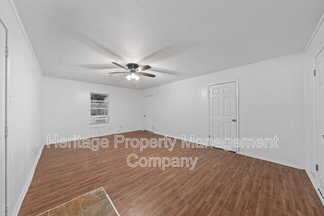 Building Photo - 511 Pecan Valley Dr