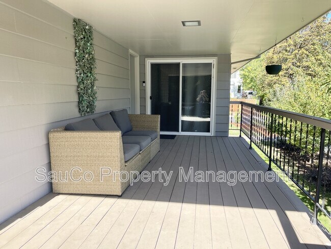 Building Photo - 5751 NE Lisbon Way