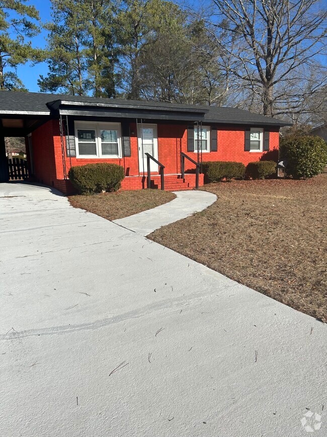 Building Photo - 717 Dogwood Ln