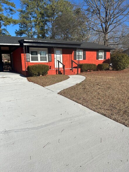 Primary Photo - 717 Dogwood Ln