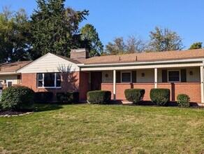 Building Photo - AVAILABLE NOW! Spacious 3 Bed / 2.5 Bath Home in Washington Twp with Basement!