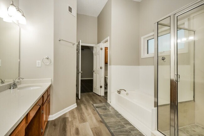 Building Photo - 7658 Shadow Hills Dr