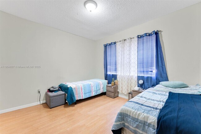 Building Photo - 5840 W Sample Rd