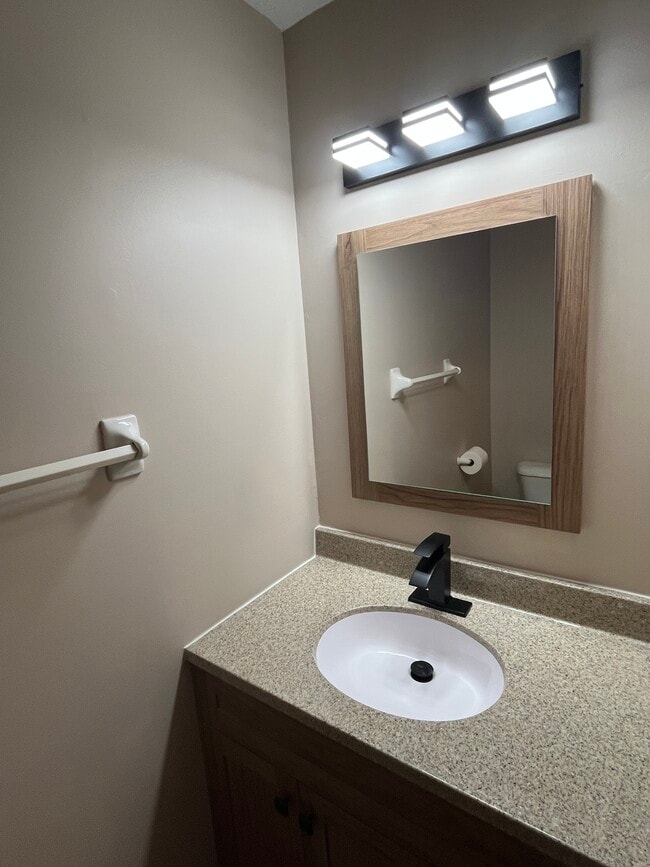 Building Photo - 1871 N Lakeman Dr