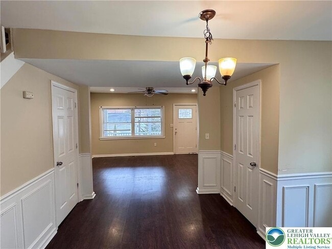 Building Photo - 207 Spring St