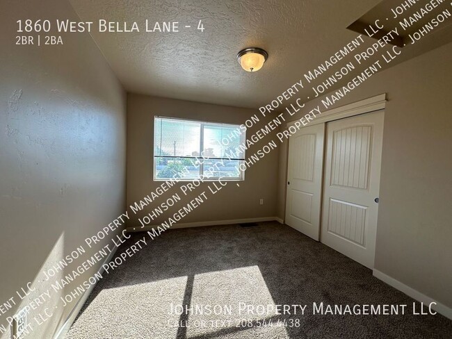 Building Photo - 1860 W Bella Ln