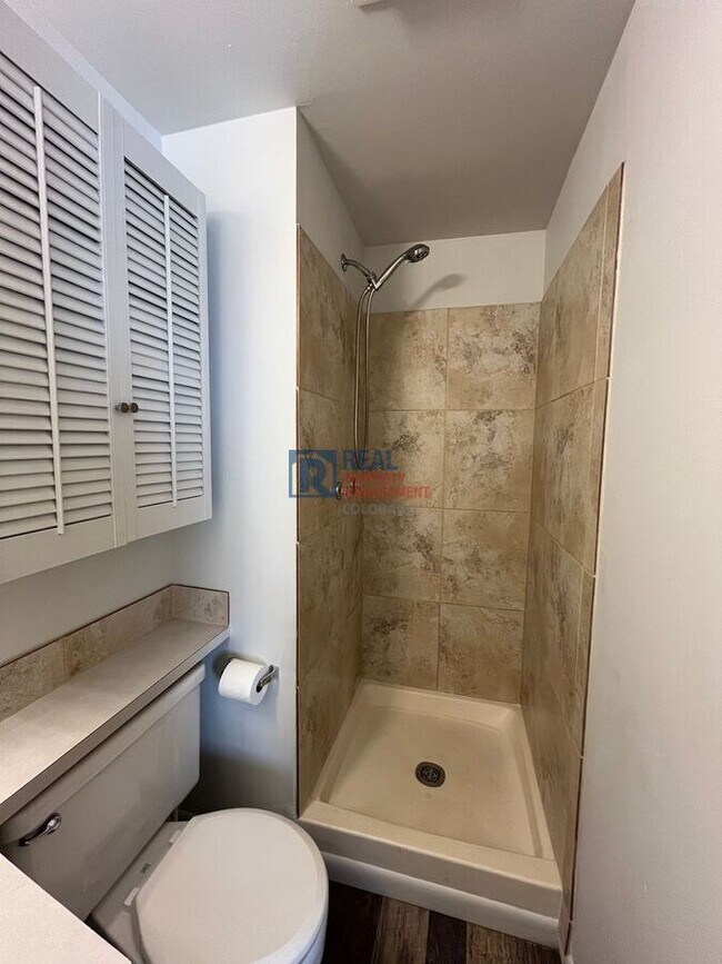 Building Photo - 865 Balsam St