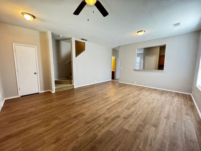 Building Photo - Charming Townhome in Plano