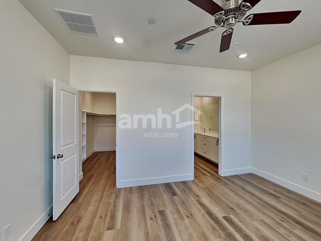 Building Photo - 498 Silverbell Fls Pl