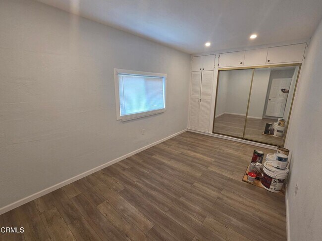 Building Photo - 10152 Haines Canyon Ave