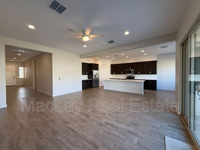 Building Photo - 2996 E Birdsong Ave