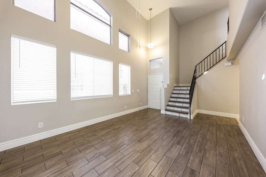 Building Photo - 3424 E Rockwood Dr