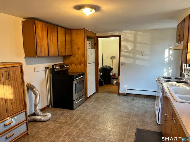 Building Photo - 40 Lanesville Rd