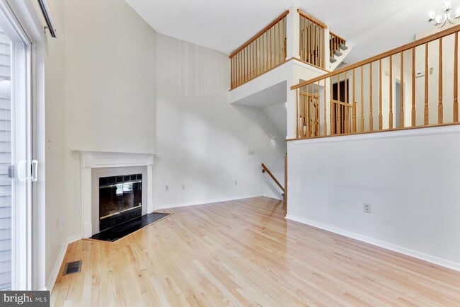 Building Photo - 140 S Barrow Pl