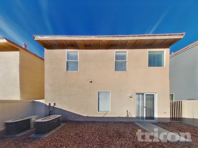 Building Photo - 2114 Seattle Shore St