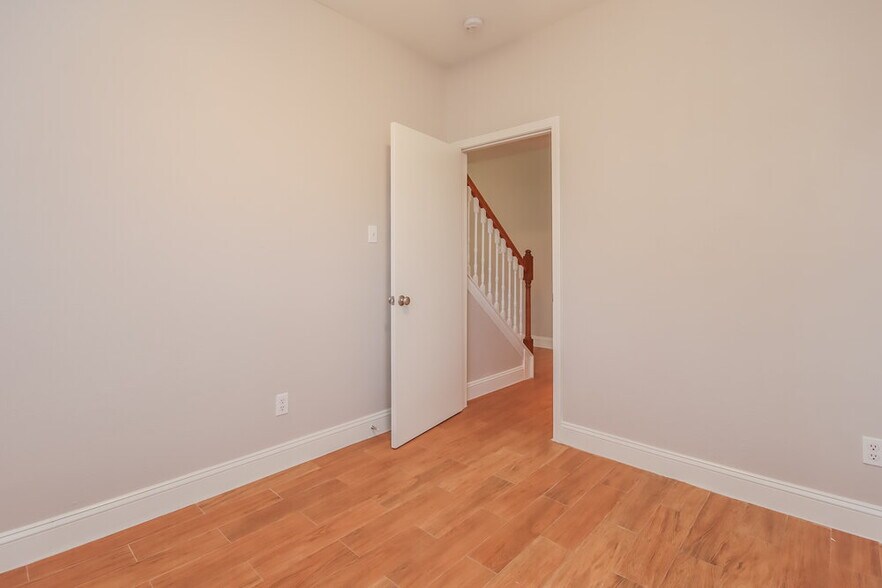 Building Photo - 553 Small Cedar Dr