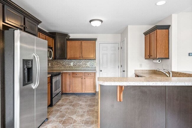 Building Photo - 3 Bedroom 2 Bath Pet Friendly Home For Rent Near Post!