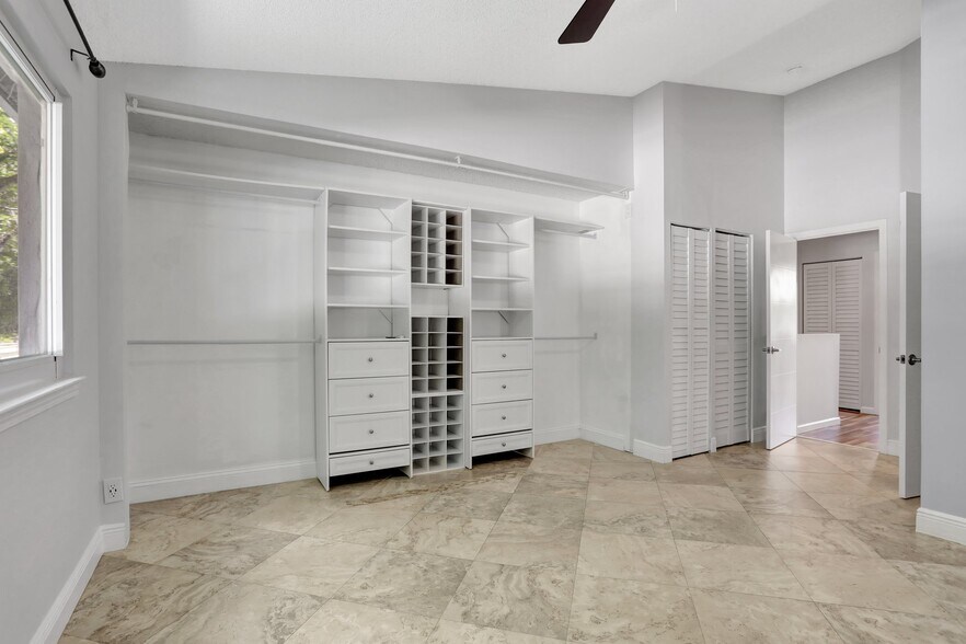Building Photo - 3392 Cabaret Ln