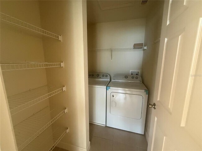 Building Photo - 2970 Ashland Ln S