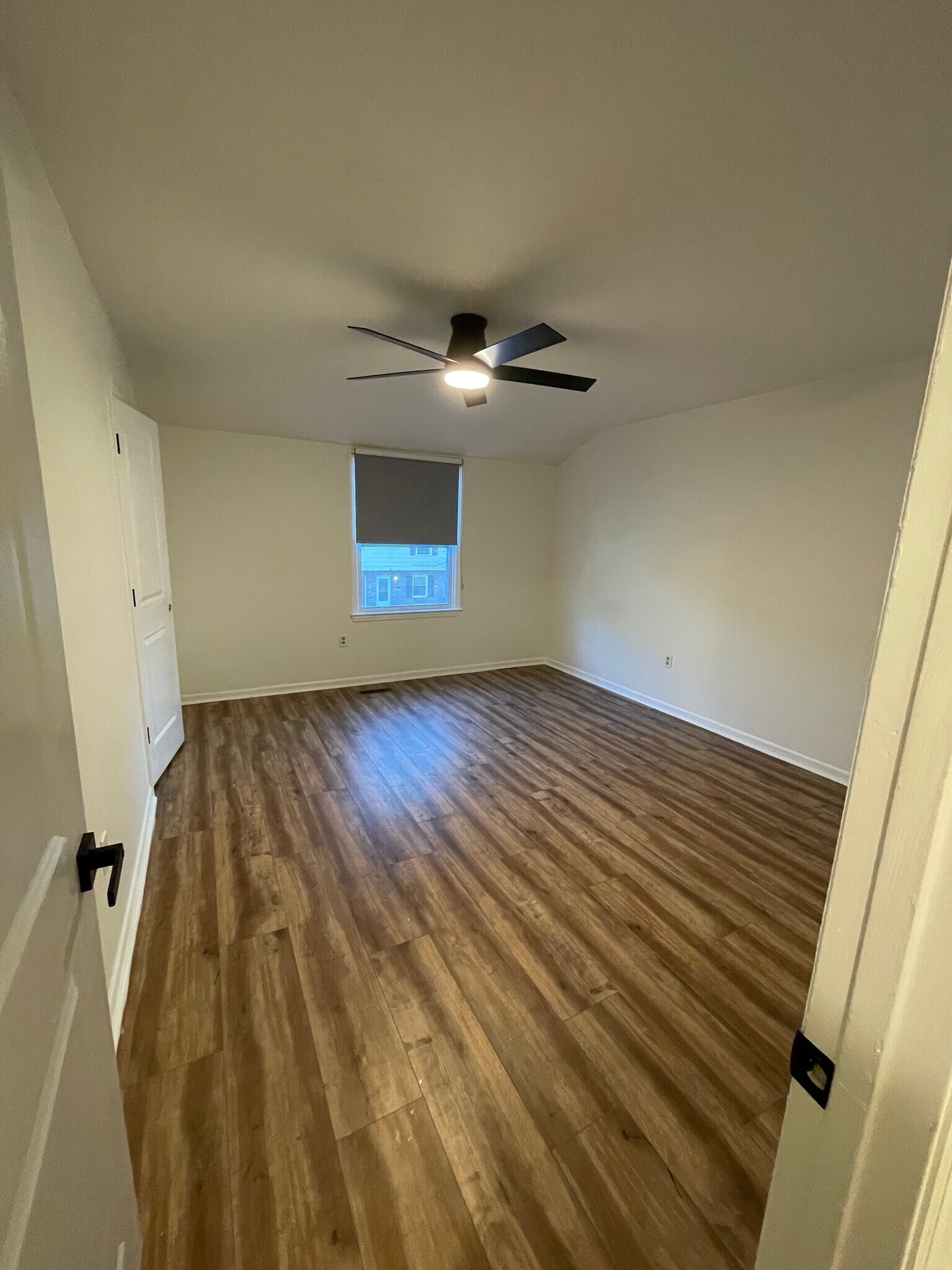 Building Photo - 101 Royal Forest Ct