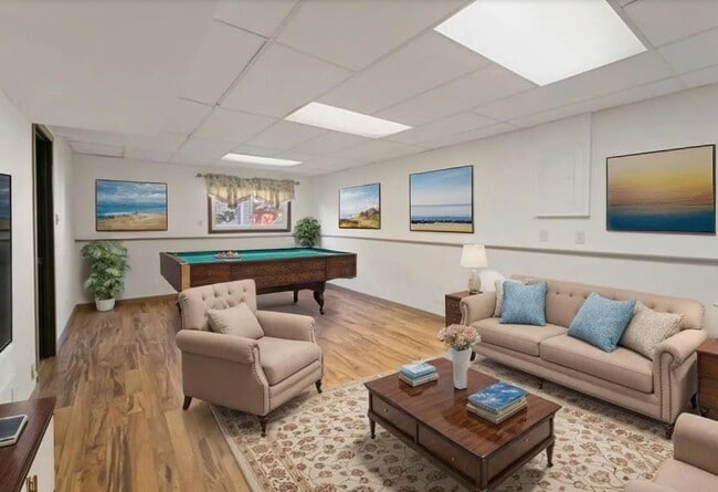 Building Photo - Spacious 3 bedroom home with a large Yard. Come see for yourself!