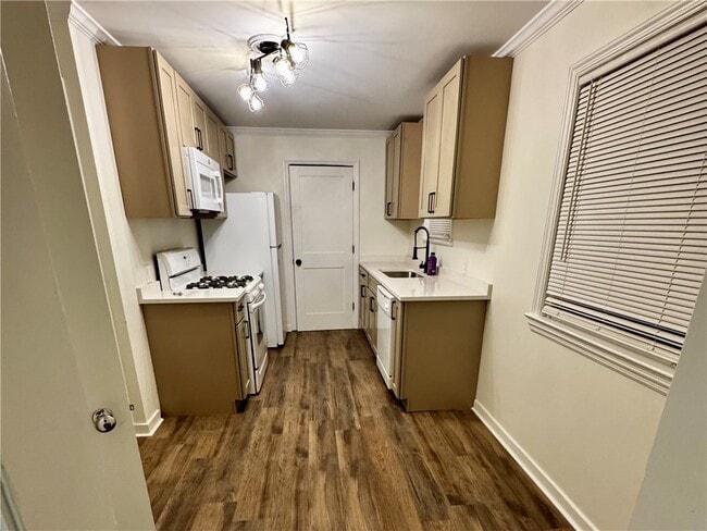 Building Photo - 153 Holmes Rd