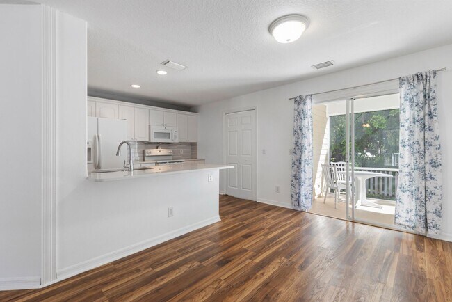 Building Photo - Charming Renovated 4BR/3BA Single Family Home