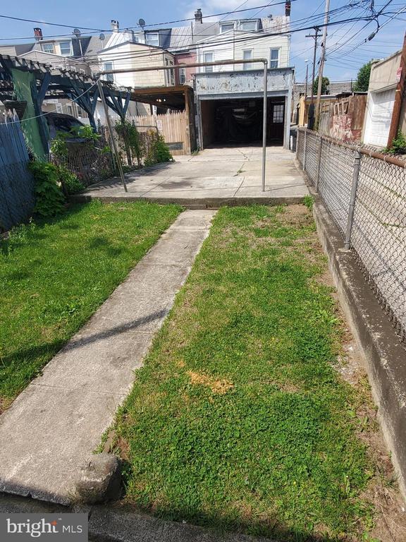 Building Photo - 638 N 2nd St