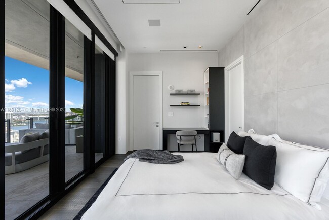 Building Photo - 17141 Collins Ave