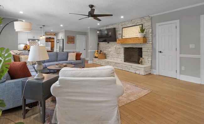 Building Photo - NEW LISTING!!!!!