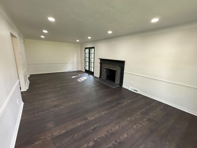 Building Photo - 6939 Highland Dr