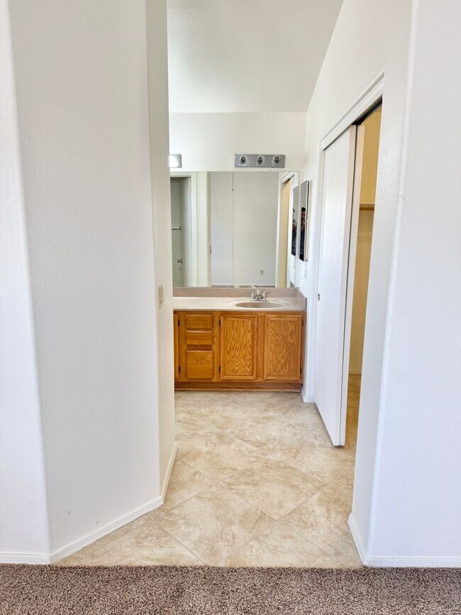 Building Photo - 3 Bedroom/2 Bath Single Level Home! NO HOA