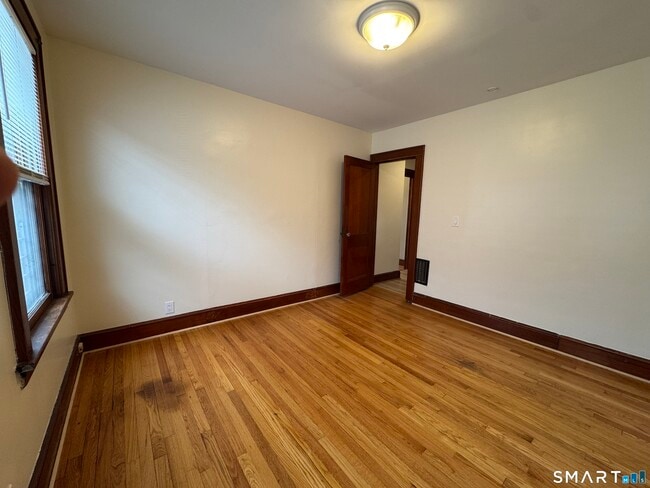 Building Photo - 120 Burritt Ave