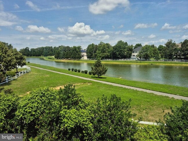 Building Photo - 11701 Fair Oaks Way