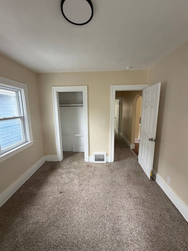 Building Photo - 2 Bed / 1 Bath House for Rent — Lansing, MI
