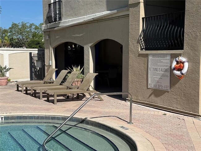 Building Photo - 501 Knights Run Ave