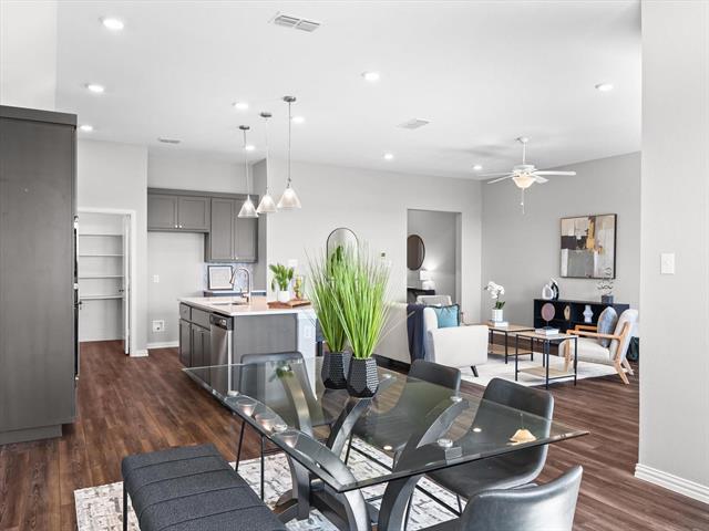 Building Photo - 2219 Primrose Trl
