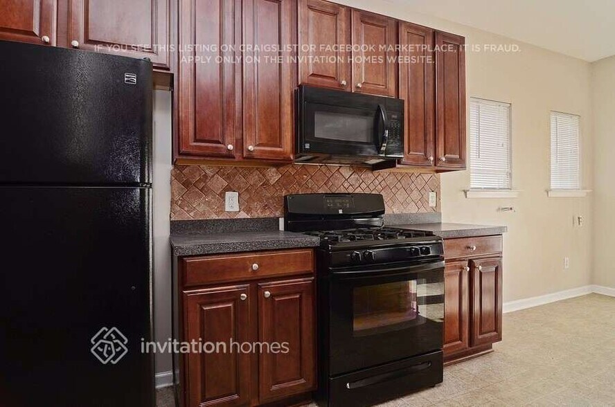 Building Photo - 7718 Parkside Dr