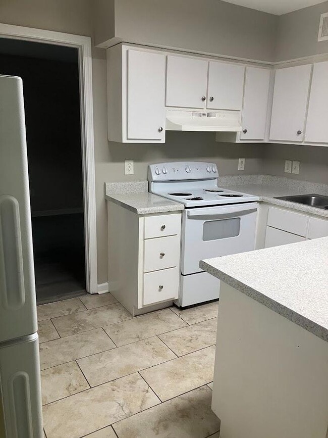 Building Photo - 241 Riley Ave