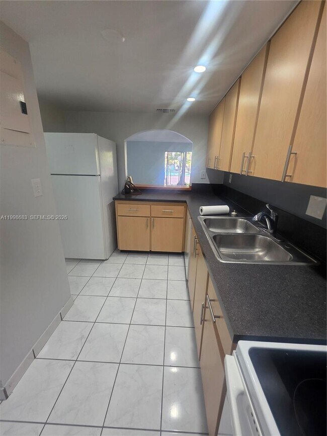 Building Photo - 8101 SW 73rd Ave