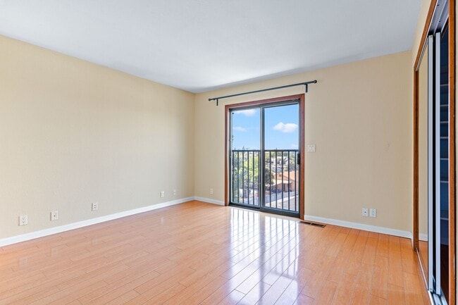 Building Photo - Utilities Paid! 3 Bedroom in Hayward with ...